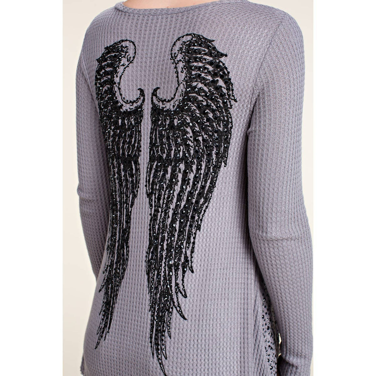 LONG SLEEVE TOP WITH WINGS AND STONES